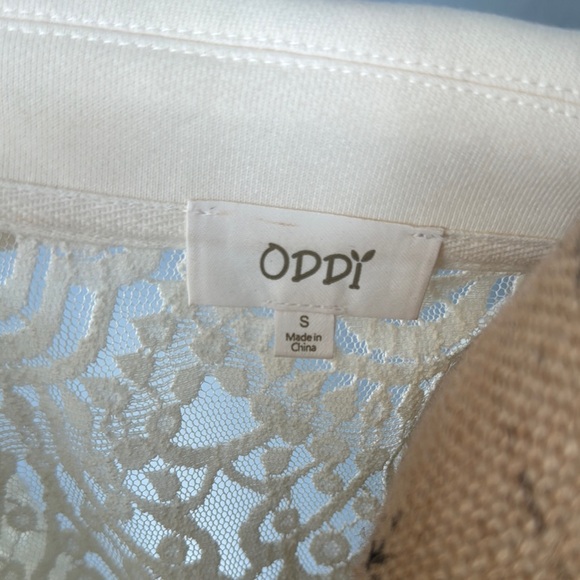 Chic Lace Button-Up Shirt - Picture 7 of 7